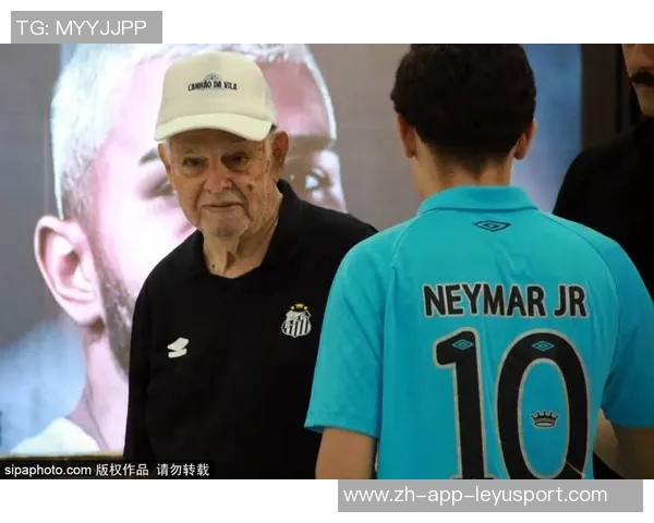 桑托斯左后卫索萨缺席训练正与热刺洽谈转会事宜